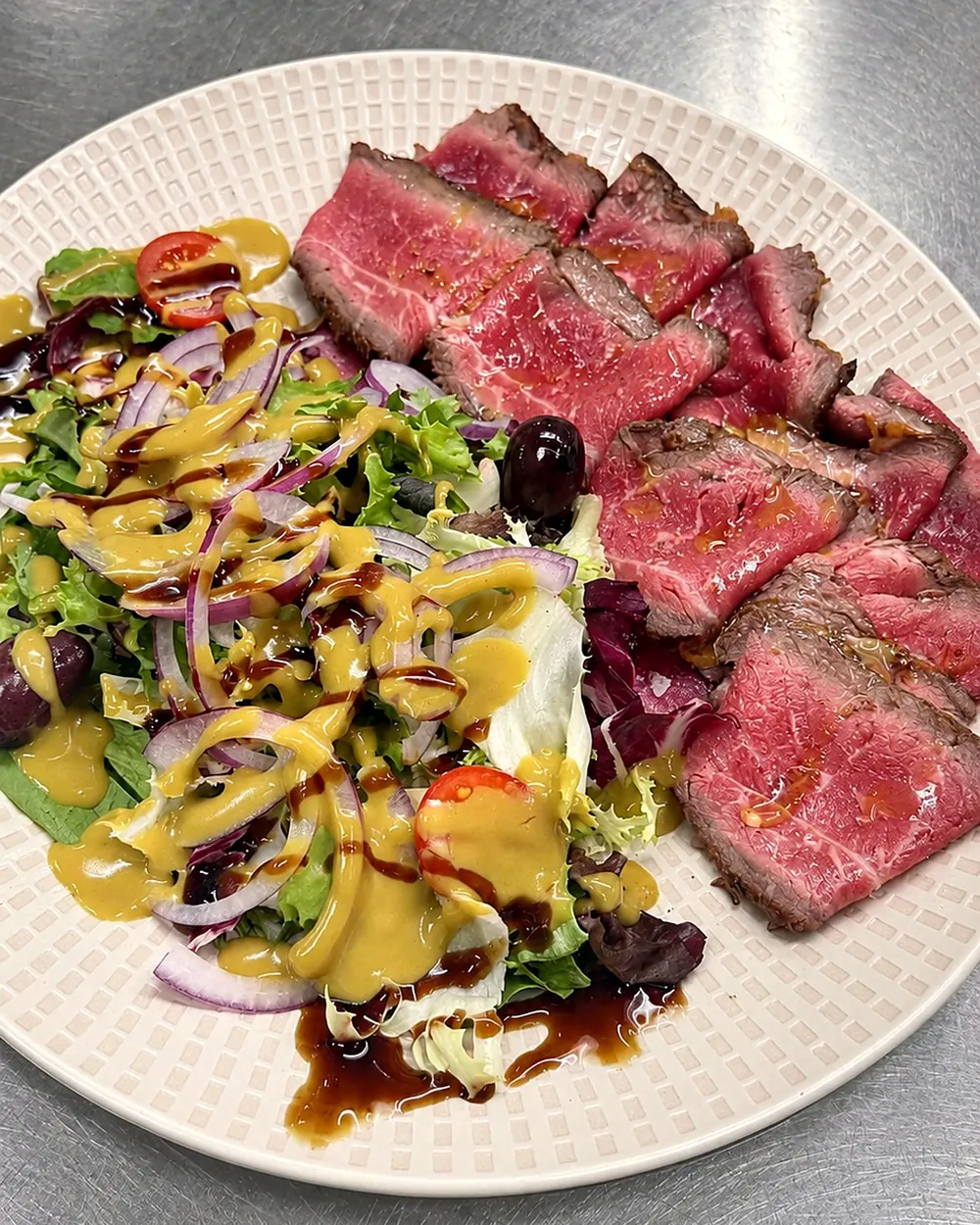 Roast beef with salad