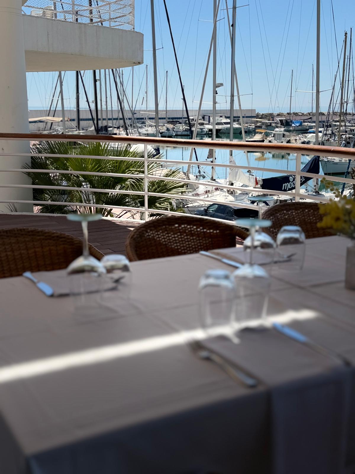 Terraza con vistas al puerto